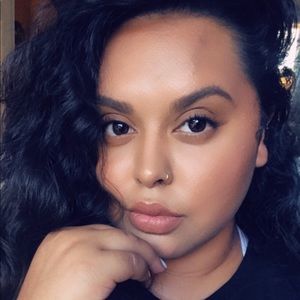 Meet your Posher, Alejandra